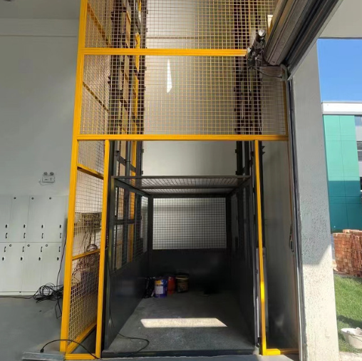 吉州导轨式升降机助力物流园破解运输难题